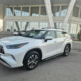 Toyota Highlander 2021