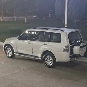 Mitsubishi Pajero 2010