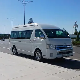 Toyota Hiace 2015