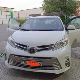 Toyota Sienna 2019