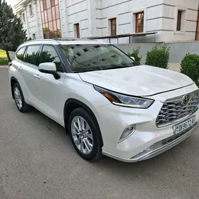 Toyota Highlander 2022