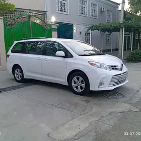 Toyota Sienna 2017