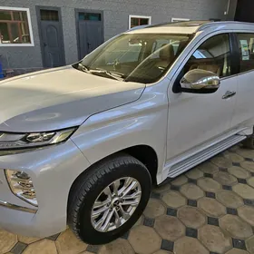 Mitsubishi Pajero 2020