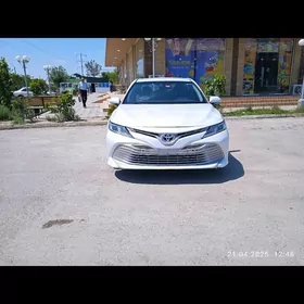 Toyota Camry 2021