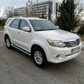 Toyota Fortuner 2013