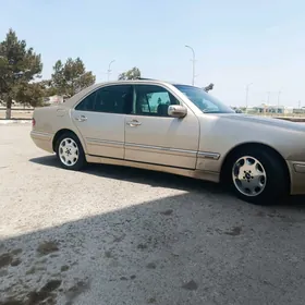 Mercedes-Benz E320 2001