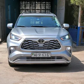 Toyota Highlander 2021