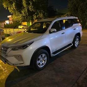 Toyota Fortuner 2021