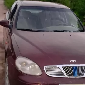 Daewoo Leganza 1999