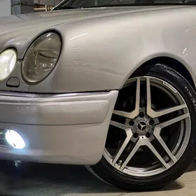 Mercedes-Benz E320 1996
