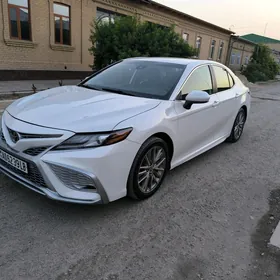 Toyota Camry 2021