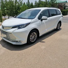 Toyota Sienna 2022