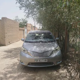 Toyota Sienna 2016