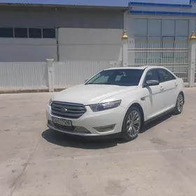 Ford Taurus 2018