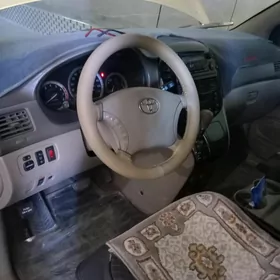 Toyota Sienna 2004
