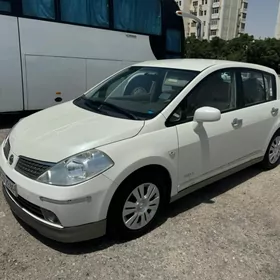 Nissan Tiida 2008