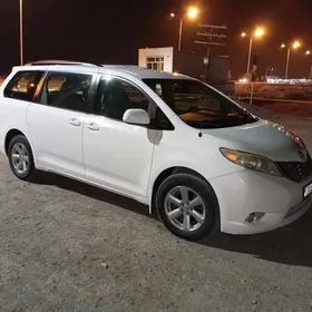 Toyota Sienna 2010
