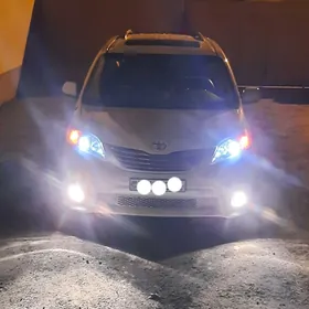 Toyota Sienna 2013