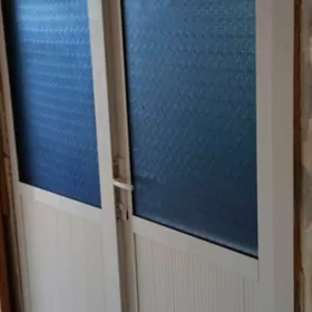 plastik aýnadan ýasalan işik