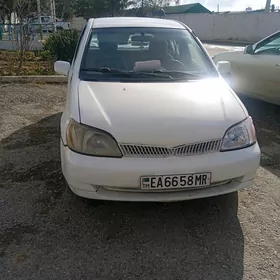 Toyota Echo 2000