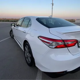 Toyota Camry 2018