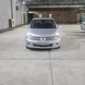 Nissan Versa 2011