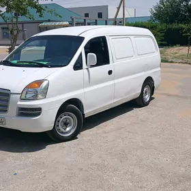 Hyundai H-1 2005
