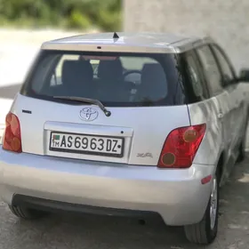 Toyota XA 2004