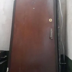 Железная Дверь