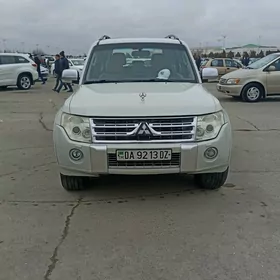 Mitsubishi Pajero 2010