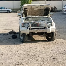 Mitsubishi Pajero 1992