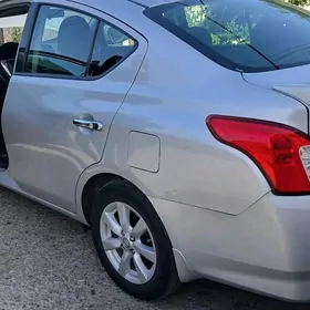 Nissan Versa 2018