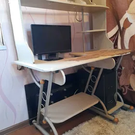 stol kompyutrnyy