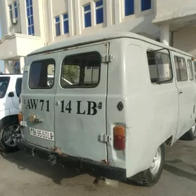 UAZ Profi 2000