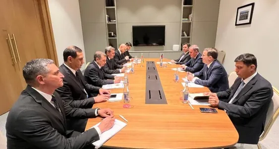 Глава МИД Туркменистана встретился в Баку с азербайджанским коллегой