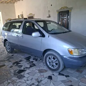 Toyota Sienna 1999