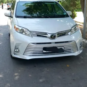 Toyota Sienna 2020