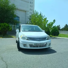 Nissan Tiida 2010