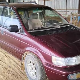 Mitsubishi Chariot 1998