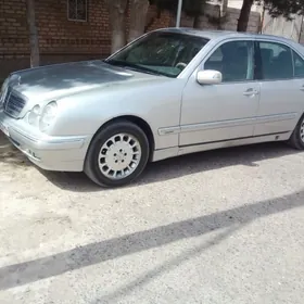 Mercedes-Benz E320 2001