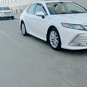 Toyota Camry 2021