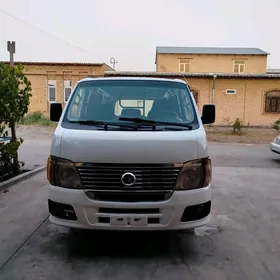 Nissan Urvan 2010