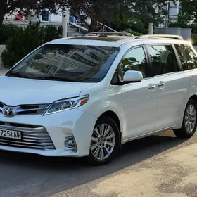 Toyota Sienna 2016