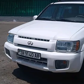 Infiniti QX4 2001