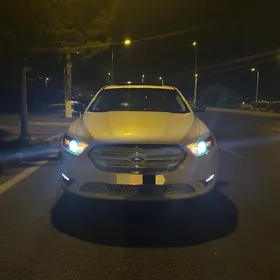 Ford Taurus 2016