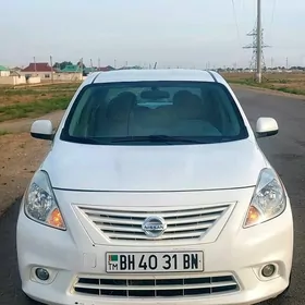 Nissan Versa 2012