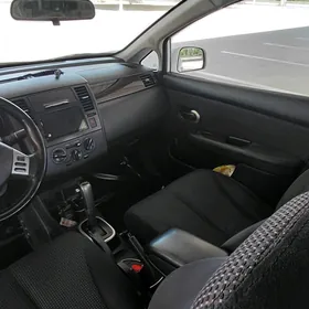 Nissan Versa 2010