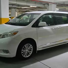 Toyota Sienna 2016