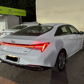 Hyundai Elantra 2022