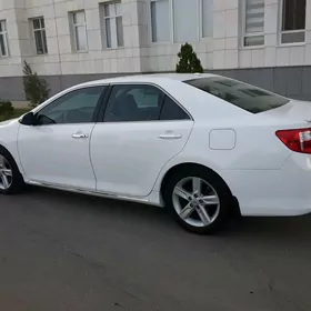 Toyota Camry 2011